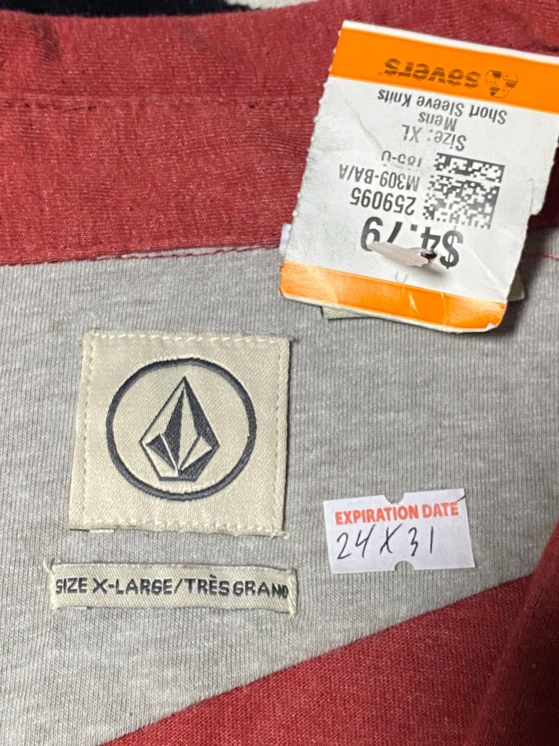 Volcom polo shirt | skate (Category: Tshirts & Polo Shirts ) located in Las Pinas. Submitted by all_details_posted (Listing ID 1468422182, Image 2). Description: small minimal lints.