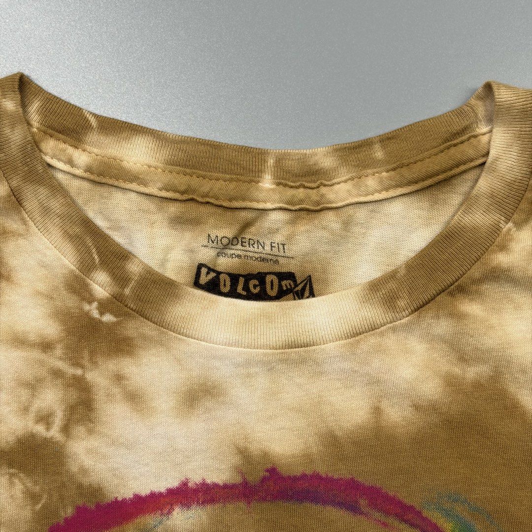 Volcom tie dye (Category: Activewear) located in Cavite. Submitted by onebeancent (Listing ID 1468479967, Image 3). Description: 🔘CODE 0023 Size: Small to Medium Frame Dimension: 19" Width | 28" Length Color: Brown Color Rate: 10/10 Issue: None Condition: Like new‼️ Price: 750php Additional Shipping Fee (J&T Small Pouch) 75php Luzon 100php visayas 120php mindanao.