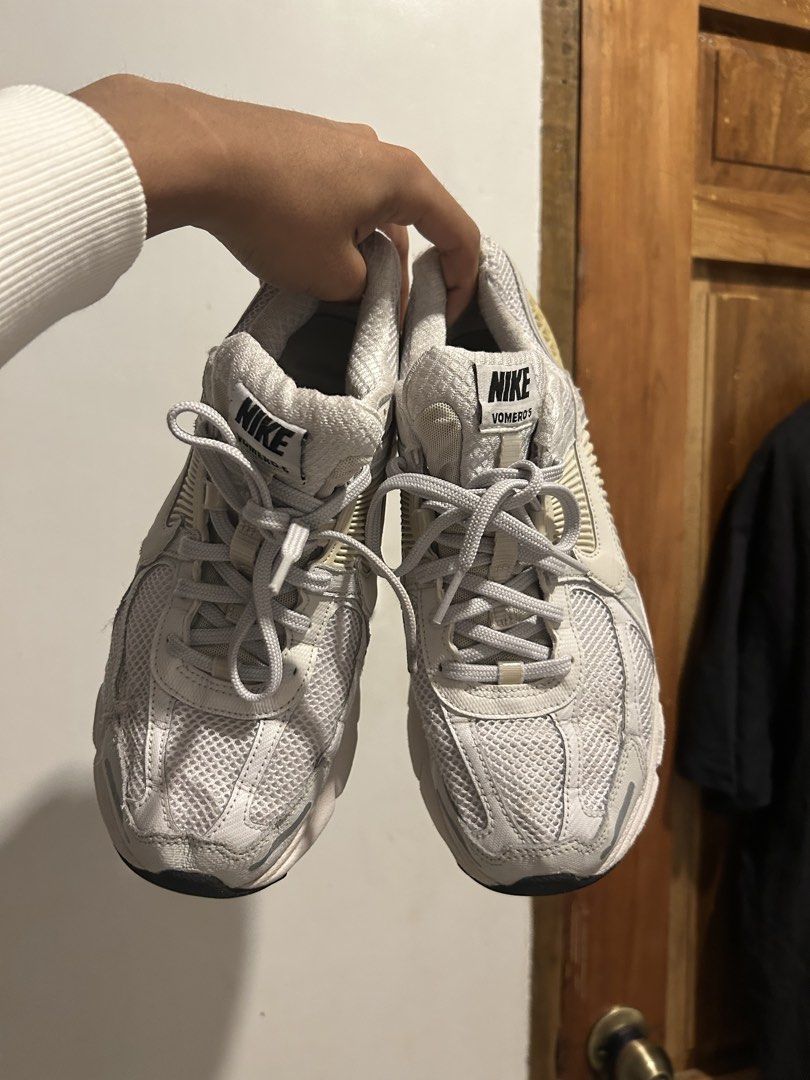 Vomero (Auth) (Category: Casual Shoes) located in Talakag. Submitted by heisenberg_0712 (Listing ID 1468444030, Image 2). Description: Excellent Minimal flaw size 8.