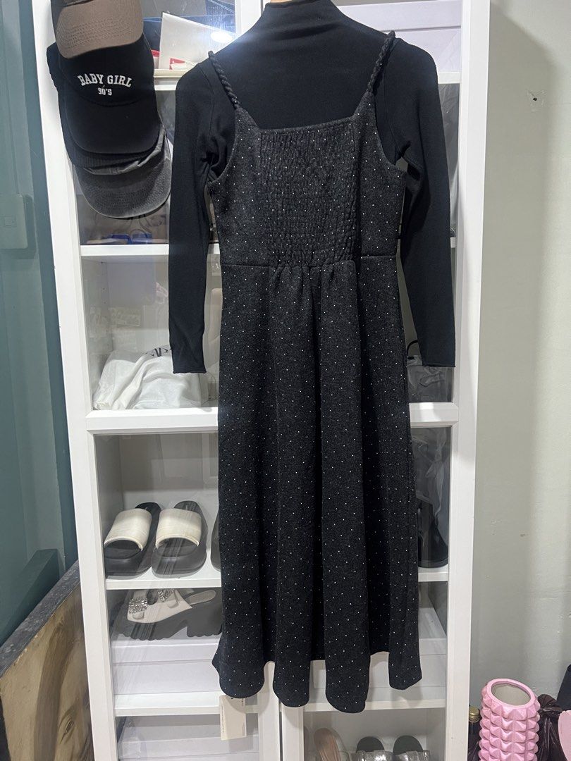 VSHOP co ords (Category: Dresses) located in Taguig. Submitted by strutstella (Listing ID 1468475457, Image 2). Description: - Style: Black spaghetti strap midi dress with tiny white dots and cute braided shoulder straps - Fit: Comfortable shirred elastic back panel for an easy fit - Bonus: Comes with a matching black long-sleeve turtleneck top for layering - Season: The ultimate versatile combo perfect for cooler weather Will fit up to 36 bust a