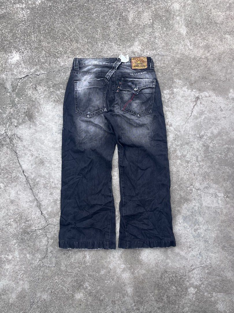 Vtg Buckaroo Wash Jeans (Category: Jeans) located in M'Lang. Submitted by sourcevtg_thrft (Listing ID 1468343288, Image 2). Description: - Dimensions: 32Waist x 37Length - Leg opening: 8Inches - Distressed - Paint Wash Design.