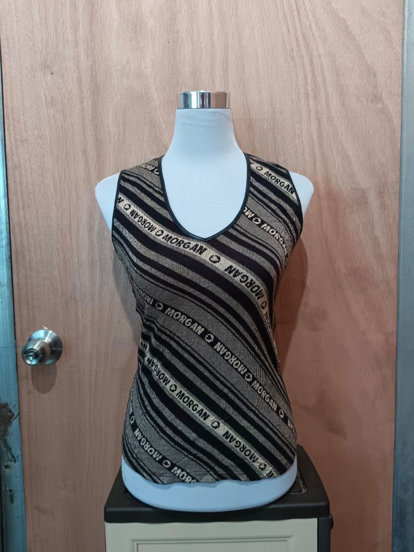 Vtg Morgan de toi aop top (Category: Sleeveless) located in Davao. Submitted by mln-boutique (Listing ID 1468495840, Image 1). Description: Size - M good condition.