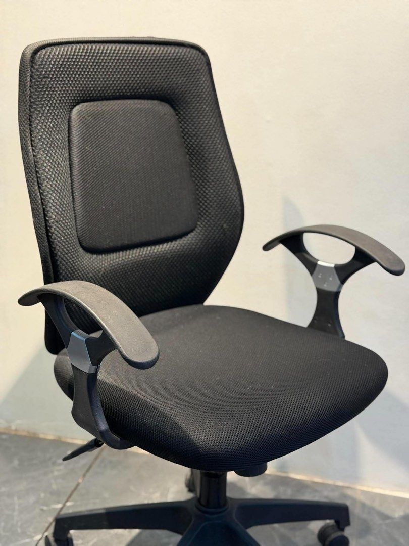 WAREHOUSE BULK ASSORTED OFFICE CHAIRS (Category: Office Furniture & Fixtures) located in Manila. Submitted by bacsaljose40805 (Listing ID 1468444252, Image 2). Description: 🪑 ASSORTED CHAIRS FOR SALE! ♻️ PRE-LOVED OFFICE CHAIRS – AVAILABLE NOW! Price : 1,800 Looking for affordable chairs for your office, business, school, or home? We have assorted chairs available at budget-friendly prices! ✅ Assorted Office Chairs ✅ Executive Chairs ✅ Staff / T