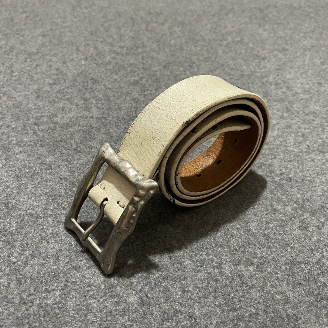 Wester Classic Studded Leather Belt (29-35) (Category: Belts) located in Pasig City. Submitted by _rosasass_ (Listing ID 1468344018, Image 2). Description: Authntic excellent condition Waistline 29-35 Length 39.5 inch Width 1.5 inch.