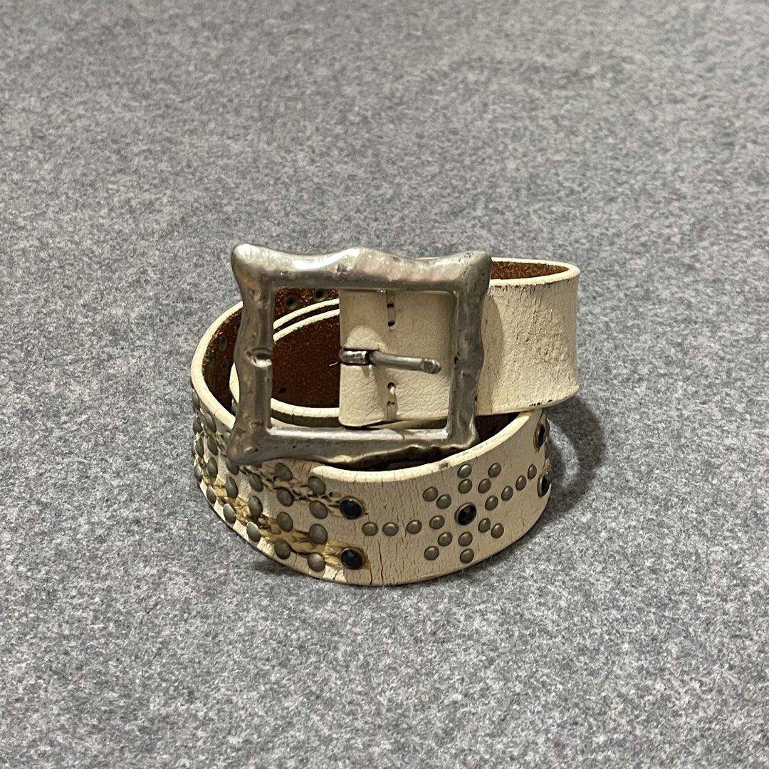 Wester Classic Studded Leather Belt (29-35) (Category: Belts) located in Pasig City. Submitted by _rosasass_ (Listing ID 1468344018, Image 1). Description: Authntic excellent condition Waistline 29-35 Length 39.5 inch Width 1.5 inch.