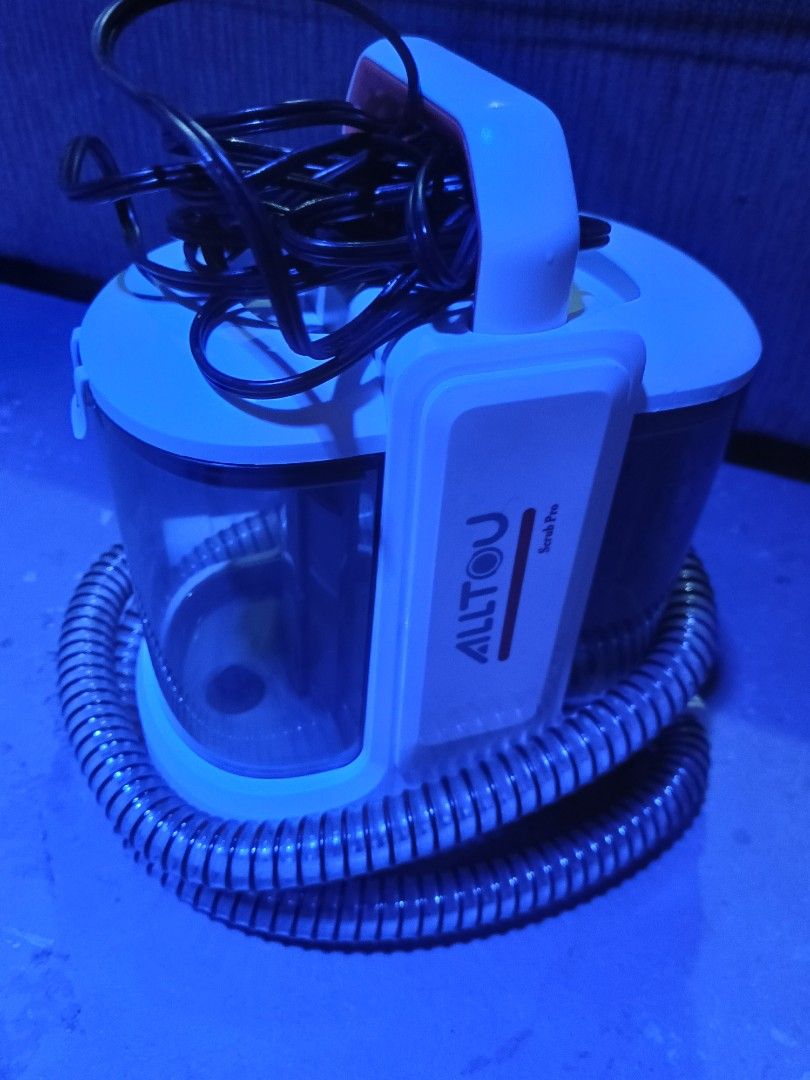 Wet and dry vacuum cleaning (Category: Vacuum Cleaner & Housekeeping) located in Las Pinas. Submitted by gooditems31 (Listing ID 1468394583, Image 1). Description: wet and dry deep cleaning machine used only once selling for only 2,2k las Pinas location.