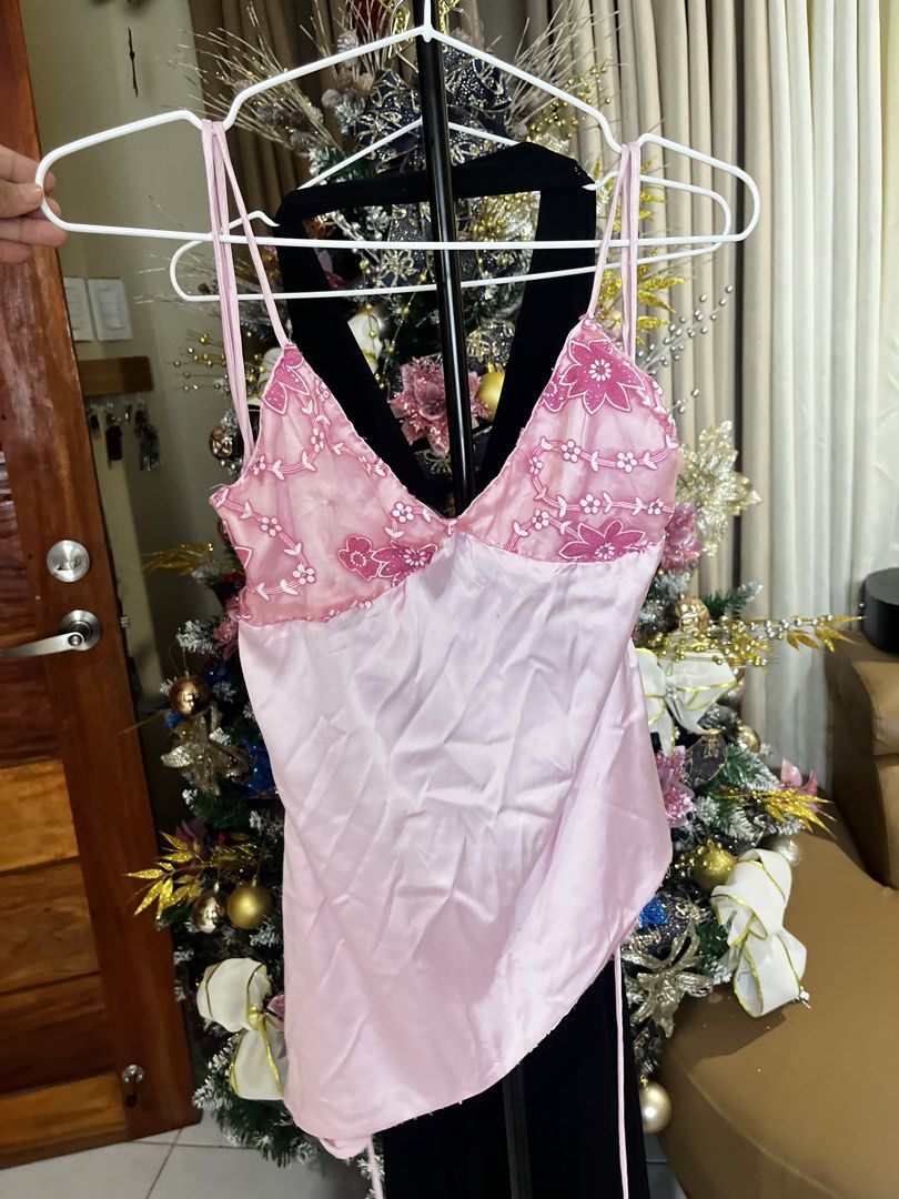 WHIMSY TOP (Category: Blouses) located in Butuan. Submitted by darlingdressco. (Listing ID 1468411050, Image 1). Description: may butas need tahiin.