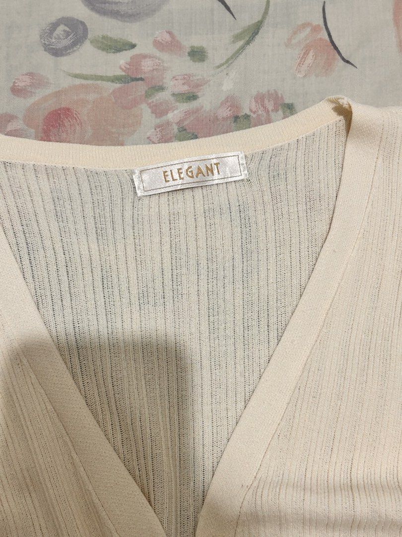 White Cardigan (Category: Coats, Jackets and Outerwear) located in Pinamalayan. Submitted by _dragonfly (Listing ID 1468378140, Image 2). Description: 🪡 Issues: hole, runs, small stain on the sleeves 🪡 Free if you purchase other things from my account ! .