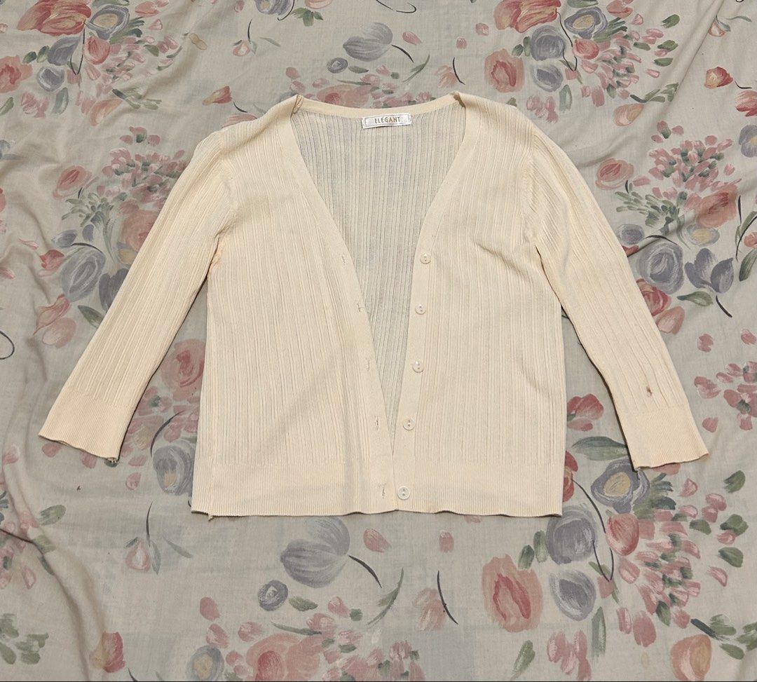 White Cardigan (Category: Coats, Jackets and Outerwear) located in Pinamalayan. Submitted by _dragonfly (Listing ID 1468378140, Image 1). Description: 🪡 Issues: hole, runs, small stain on the sleeves 🪡 Free if you purchase other things from my account ! .