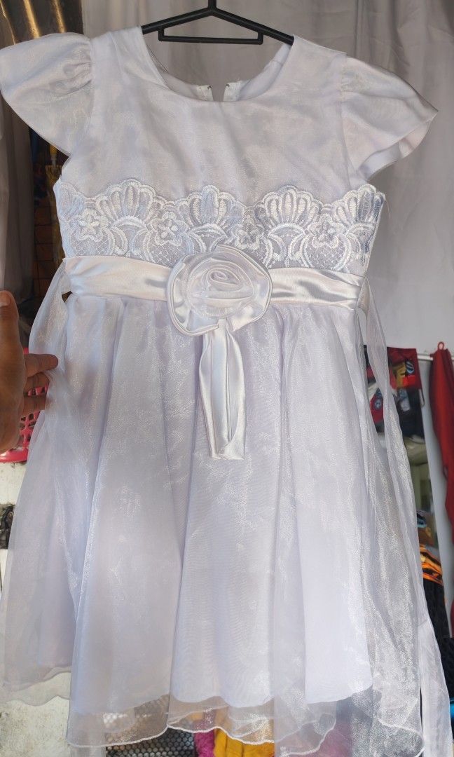 White dress (Category: Babies & Kids Fashion) located in Quezon City. Submitted by plantcorner (Listing ID 1468340031, Image 1). Description: Waist 22 Haba 29 Shoulder to shoulder 9 1/2 4 to 6 yrs old.