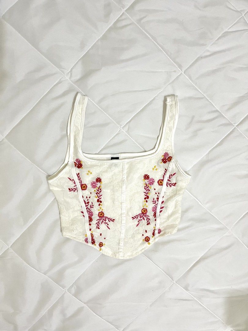 White Embroidered Corset Top (Category: Sleeveless) located in Marikina City. Submitted by eloxade.ee (Listing ID 1468452507, Image 3). Description: 🪞s-m. 🏷️ mine 150 10/10! .