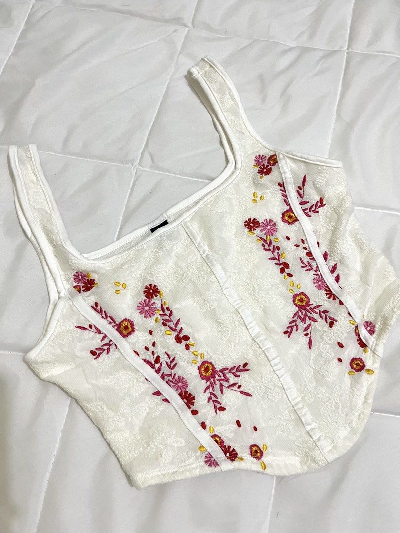 White Embroidered Corset Top (Category: Sleeveless) located in Marikina City. Submitted by eloxade.ee (Listing ID 1468452507, Image 2). Description: 🪞s-m. 🏷️ mine 150 10/10! .