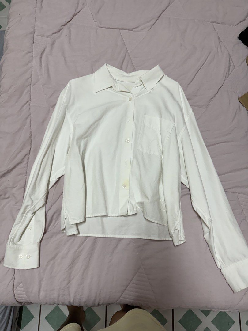 White long sleeve button down crop shirt (Category: Longsleeves) located in Manila. Submitted by unclutterwme (Listing ID 1468427676, Image 1). Description: Sis! Selling this super cute Uniqlo white long sleeve button-down crop shirt. It has a trendy stepped hem (shorter in front) and a classic chest pocket, perfect for effortless OOTDs!.