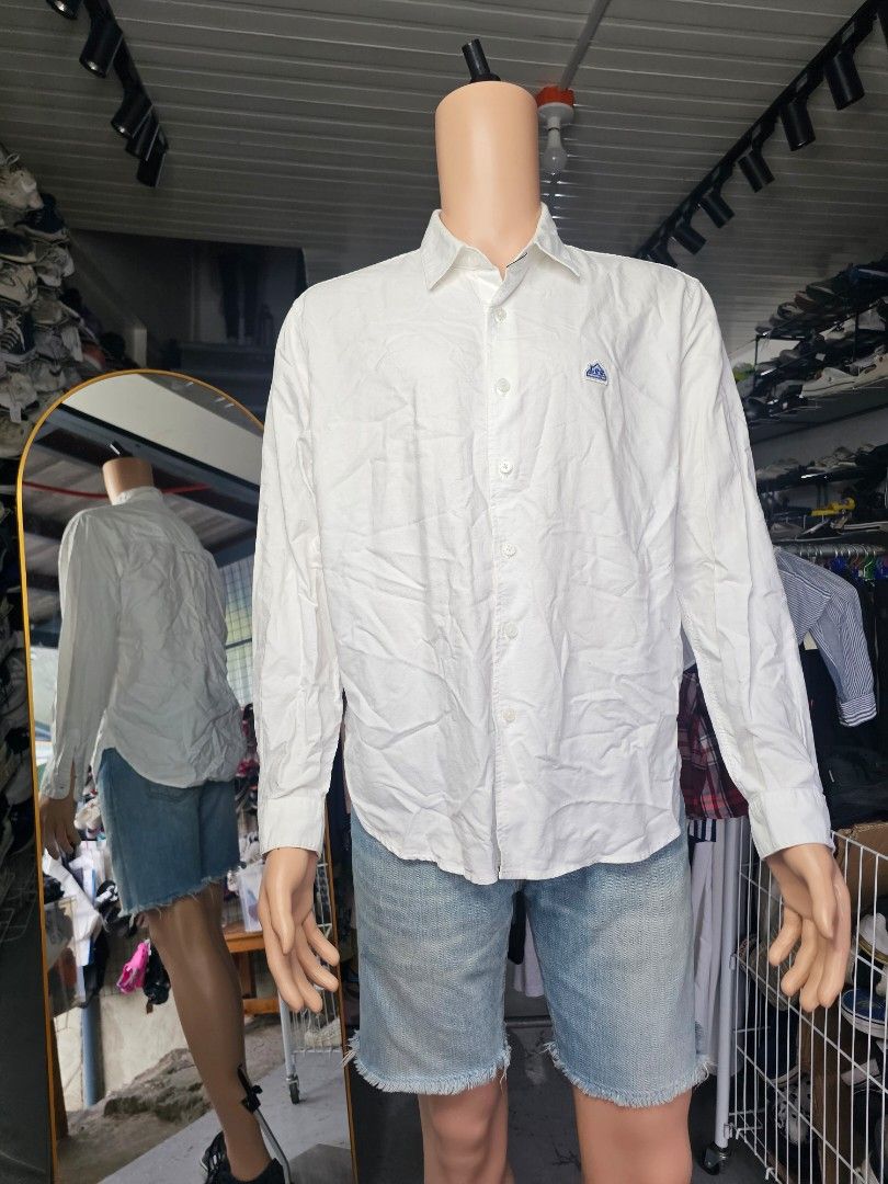 white long-sleeve button-down cotton shirt (Category: Tshirts & Polo Shirts ) located in Baguio. Submitted by kayeonlineshop (Listing ID 1468340308, Image 1). Description: white long-sleeve button-down cotton shirt featuring a small chest patch logo Lee.