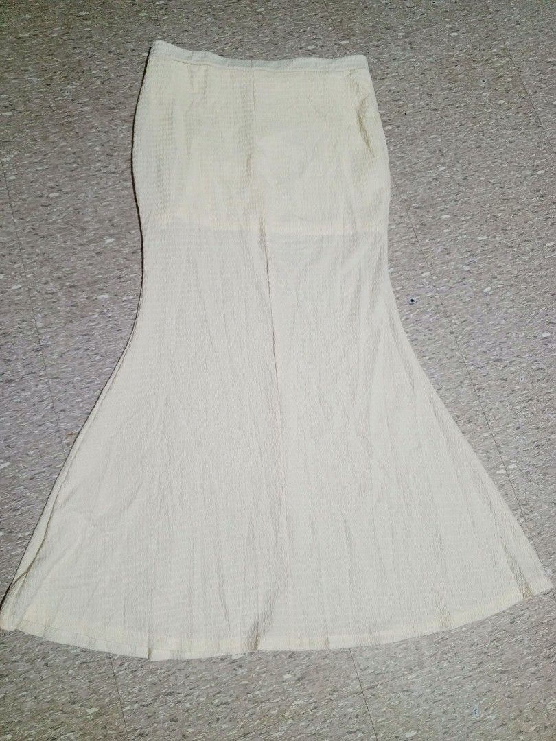 White Mermaid Long Maxi Skirt (Category: Skirts) located in General Trias. Submitted by mrg10 (Listing ID 1468404626, Image 3). Description: - Color: White - Style: High-waisted pull-on midi skirt, hugs hips and flares at the bottom - Fabric: Textured crinkle material - Size: Regular - Condition: Clean and ready to wear - Perfect for: Casual outings, beach trips, and pairing with crop tops or tanks.