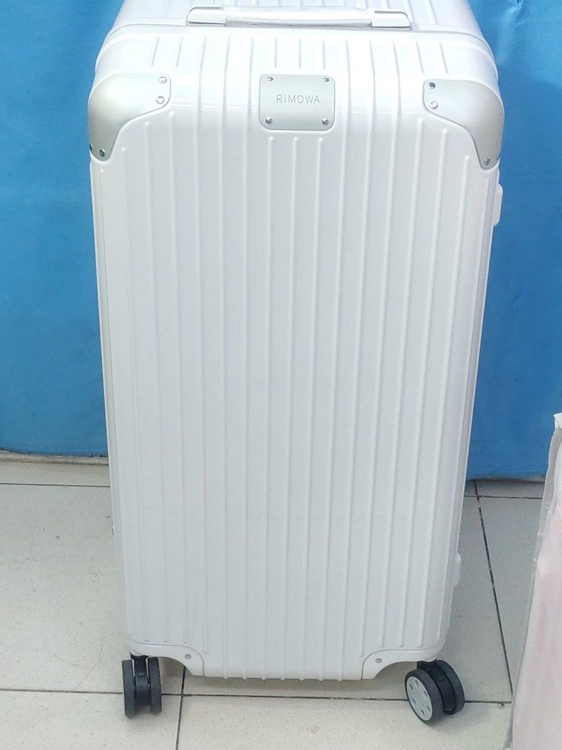 white polycarbonate suitcase with multiwheel system (Category: Luggage) located in Manila. Submitted by dh3nz1 (Listing ID 1468356947, Image 1). Description: suitcase in a sleek white colorway - Iconic vertical ribbed design with signature front badge - 4 smooth black spinner wheels for effortless mobility - Silver metal corner guards for enhanced durability - Retractable top handle for easy pulling and lifting - Immaculate condition with zero sc