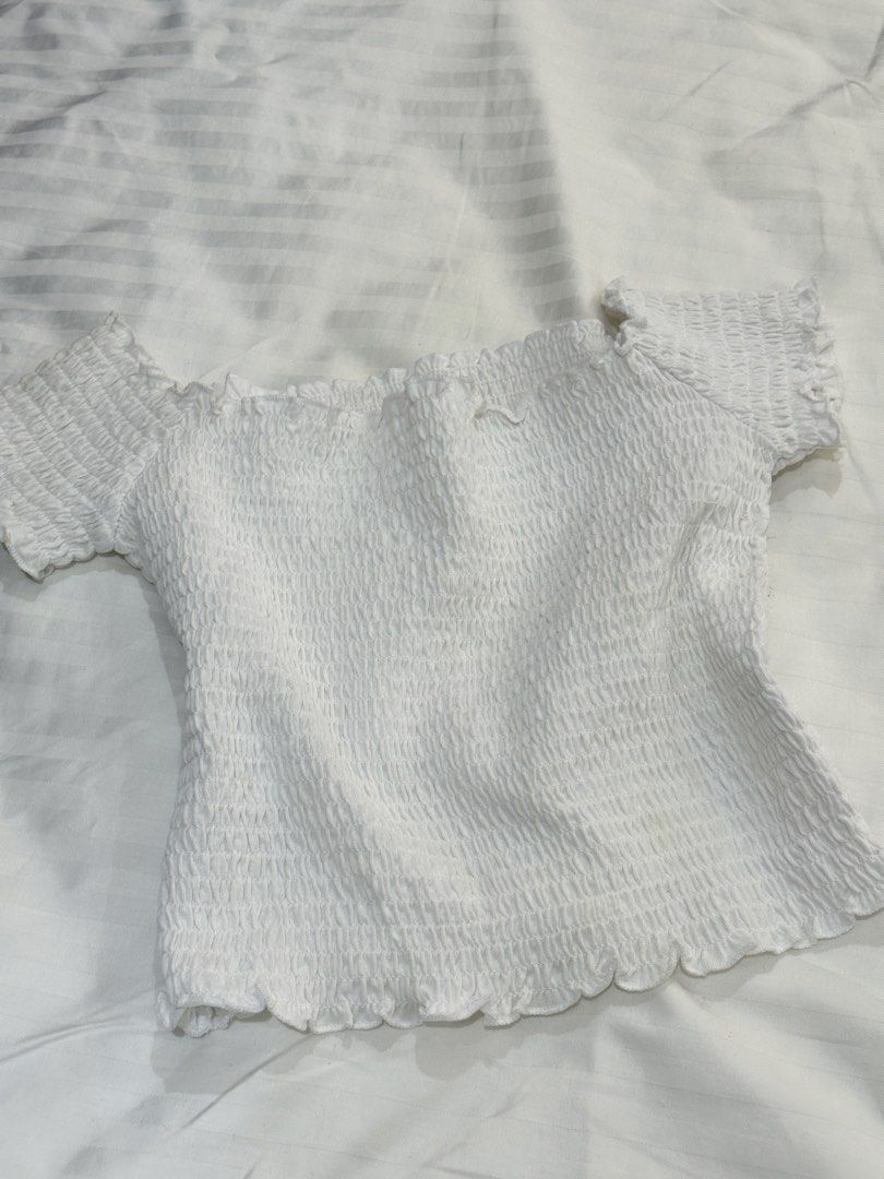 White Smocked Off Shoulder | garter basic hm cotton on (Category: Others Tops) located in Balanga. Submitted by cartsabeli (Listing ID 1468378513, Image 2). Description: Never worn/used. Still in great condition 😊 can fit xs-semi medium ₱300 + sf mop: gcash/maya mod: j&t only.