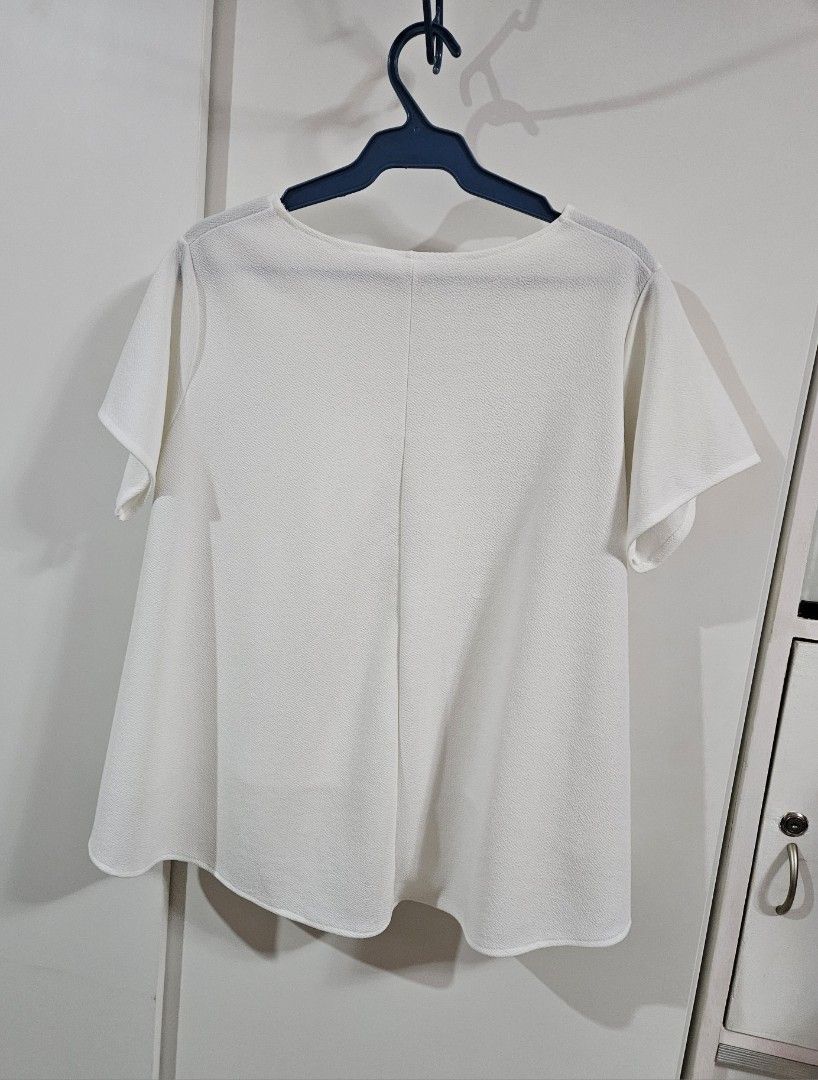 White short sleeve flowy blouse top (Category: Blouses) located in Caloocan City. Submitted by rm.diaz (Listing ID 1468290074, Image 2). Description: - Color: Solid white - Style: Short-sleeve blouse with scoop neckline - Fit: Relaxed fit with a nice, flattering drape - Fabric: Textured material - Versatility: Easy to pair with jeans, skirts, or work pants - Condition: Clean, smoke-free home.