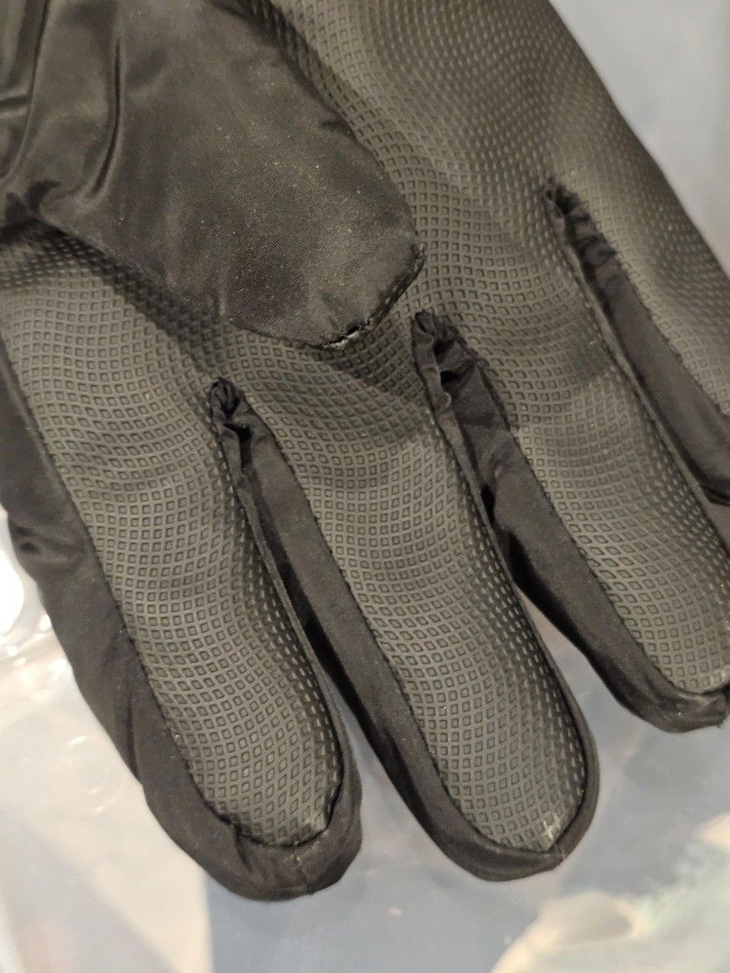 Winter gloves Unisex (Category: Everything Else Others) located in Manila. Submitted by chocomoose (Listing ID 1468375414, Image 3). Description: -insulated -waterproof -fur lining - will fit large women hand or men medium hand - may issue sa 1 glove see photo.