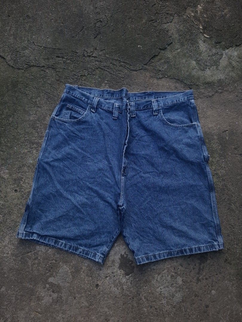 WRANGLER CARPENTER JORTS - SIZE: 50 (Category: Shorts) located in Manila. Submitted by bonaobrag55538 (Listing ID 1468339949, Image 2). Description: DIMES: 50*25*14 EXCELLENT CONDITION ISSUE: REPAIRED DISTRESS.