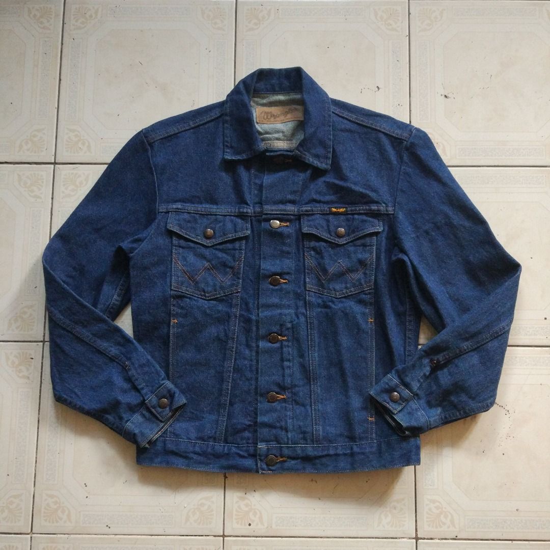 Wrangler Denim Jacket M (Category: Coats, Jackets and Outerwear) located in Pasay City. Submitted by denimdude.ph (Listing ID 1468335051, Image 1). Description: fabric run on sleeve, last pic.