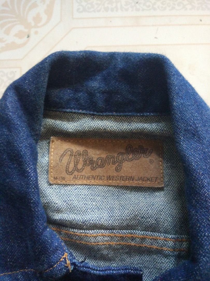 Wrangler Denim Jacket M (Category: Coats, Jackets and Outerwear) located in Pasay City. Submitted by denimdude.ph (Listing ID 1468335051, Image 3). Description: fabric run on sleeve, last pic.
