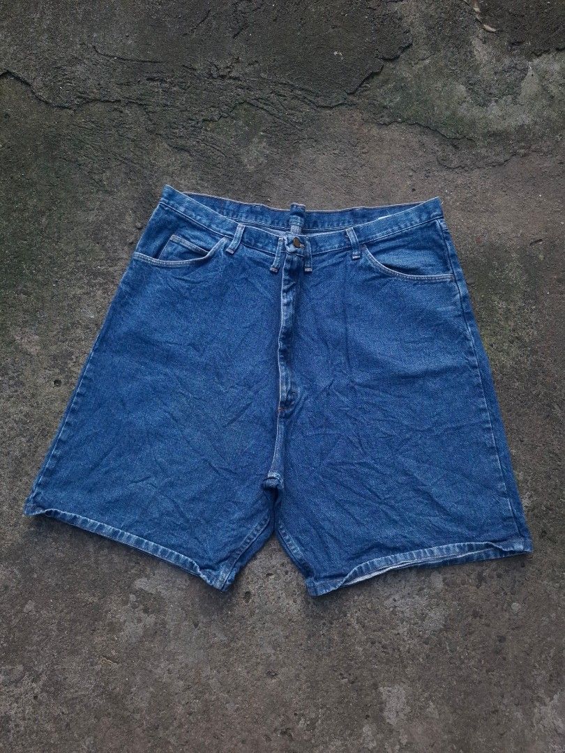 WRANGLER DENIM JORTS - SIZE: 48 (Category: Shorts) located in Manila. Submitted by bonaobrag55538 (Listing ID 1468340271, Image 2). Description: DIMES: 48*24*15 EXCELLENT CONDITION NO ISSUE.