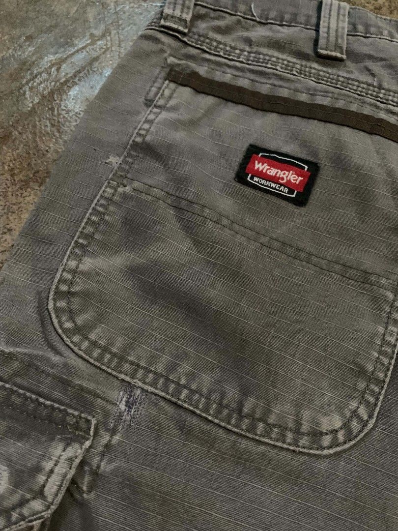 Wrangler pants double knee carpenter (Category: Shorts) located in Manila. Submitted by clutchthrift (Listing ID 1468410042, Image 3). Description: .