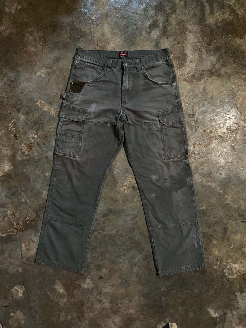 Wrangler pants double knee carpenter (Category: Shorts) located in Manila. Submitted by clutchthrift (Listing ID 1468410042, Image 1). Description: .
