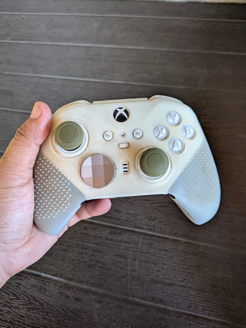 Xbox Elite Wireless Controller Series 2 Core White (Category: Controllers) located in San Jacinto. Submitted by jigssaw (Listing ID 1468317510, Image 2). Description: - Authentic Xbox Elite Wireless Controller Series 2 Core (White) - Condition: Fully functional and ready for gaming - Includes: Original retail box, customizable thumbsticks, and rear paddle slots - Added Protection: Includes protective silicone skin on the grips - Key Features: USB