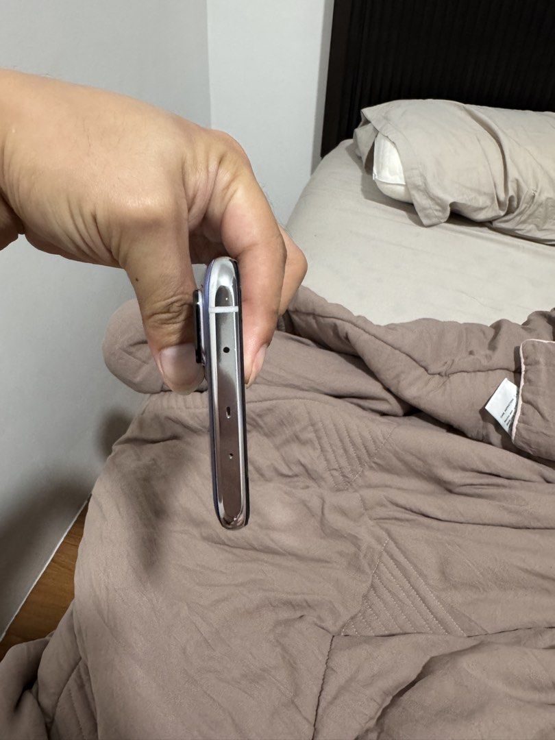 Xiaomi Mi 10T Pro 256GB (Category: Xiaomi) located in Manila. Submitted by declutteringbride (Listing ID 1468284675, Image 3). Description: • 256GB storage • No repairs done - still on great condition • Good camera quality • Performs great for gaming • Smooth for multitasking and everyday use • Fingerprint and Face recognition • Overall good working condition Important notes: • No original box • Minimal scratch and dents around the phone • Dead p