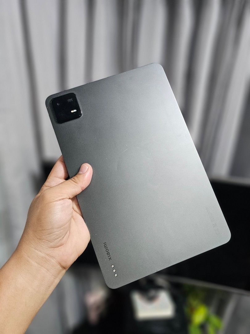 Xiaomi Pad 6 (Category: Xiaomi) located in Quezon City. Submitted by cfvjhay (Listing ID 1468285537, Image 2). Description: issue : 3 small white dots no issue on performance unit case only test and check all u want lady owned.