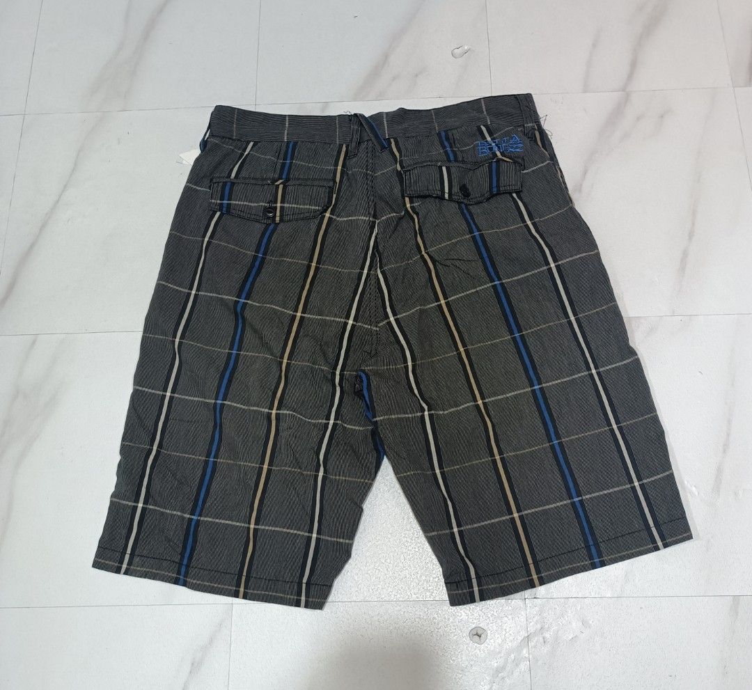 Y2K Billabong checkered short (Category: Shorts) located in Davao. Submitted by zion_thrift.PH (Listing ID 1468320582, Image 2). Description: Y2K Billabong checkered short Waist 33 to 35 Length 22. Excellent condition 📌550 plus SF Davao city location - Brand: Billabong - Style: Plaid shorts (Style M208JBRS) - Colorway: Black, grey, blue, and tan - Size: 33 waist - Material: 65% cotton, 35% polyester blend - Closure: Button closure with zip fly -