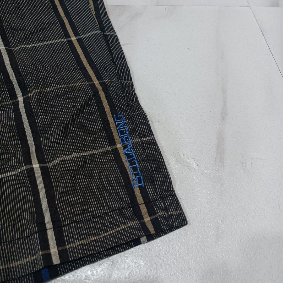 Y2K Billabong checkered short (Category: Shorts) located in Davao. Submitted by zion_thrift.PH (Listing ID 1468320582, Image 3). Description: Y2K Billabong checkered short Waist 33 to 35 Length 22. Excellent condition 📌550 plus SF Davao city location - Brand: Billabong - Style: Plaid shorts (Style M208JBRS) - Colorway: Black, grey, blue, and tan - Size: 33 waist - Material: 65% cotton, 35% polyester blend - Closure: Button closure with zip fly -