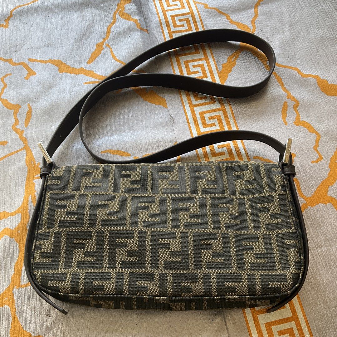 y2k Fendi Monogram Bag (Category: Shoulder Bags) located in San Fernando. Submitted by jz_ofiaza (Listing ID 1468319073, Image 2). Description: Excellent Condition issue: has scratch on silver part Made in Italy.