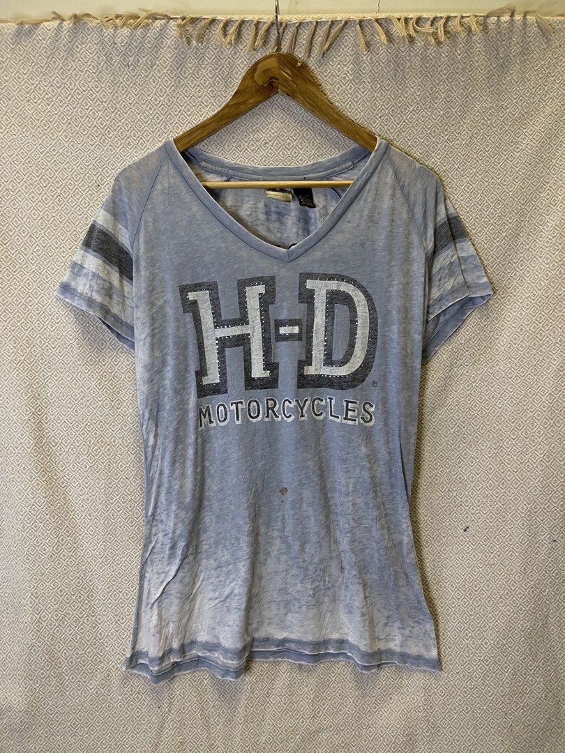 Y2k harley davidson girly top (Category: Shirts) located in Manila. Submitted by hypestock_mnl (Listing ID 1468307785, Image 1). Description: - stylish - perfect for casual wear - great fit - in good condition - minimal signs of usage - 9/10 - money worth! - see pics for details/issue.