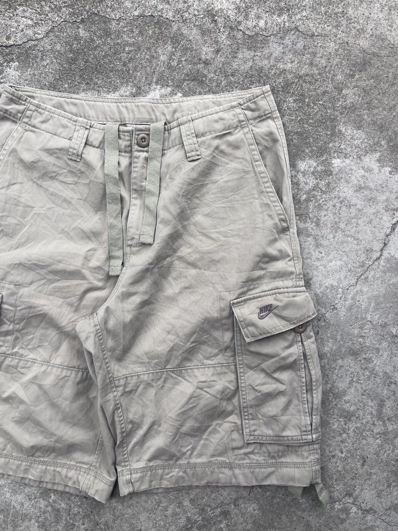 Y2K Nike khaki cargo shorts (Category: Shorts) located in M'Lang. Submitted by sourcevtg_thrft (Listing ID 1468340328, Image 2). Description: - As new condition - Khaki colorway - No issue - Embroidered nike logo - Dimension: 32Waist x 22Length.