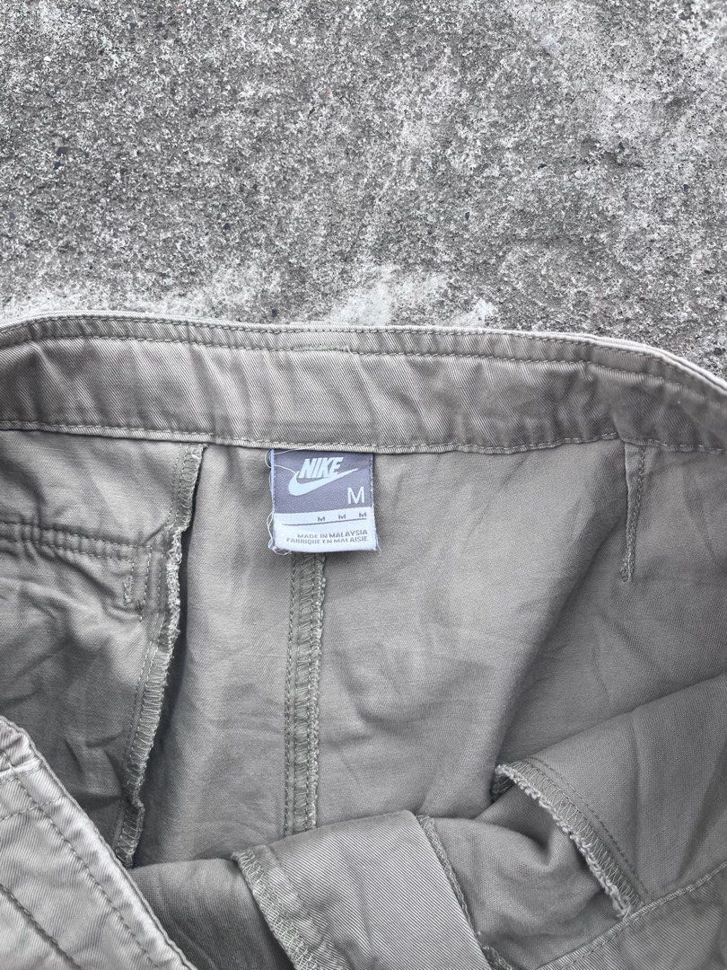 Y2K Nike khaki cargo shorts (Category: Shorts) located in M'Lang. Submitted by sourcevtg_thrft (Listing ID 1468340328, Image 3). Description: - As new condition - Khaki colorway - No issue - Embroidered nike logo - Dimension: 32Waist x 22Length.