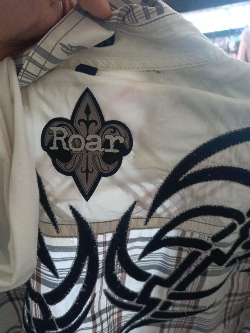 Y2K ROAR EMBROIDERED FLANNEL LONG SLEEVE (Category: Coats, Jackets and Outerwear) located in Guiguinto. Submitted by kanyewestlover91167 (Listing ID 1468323417, Image 2). Description: .