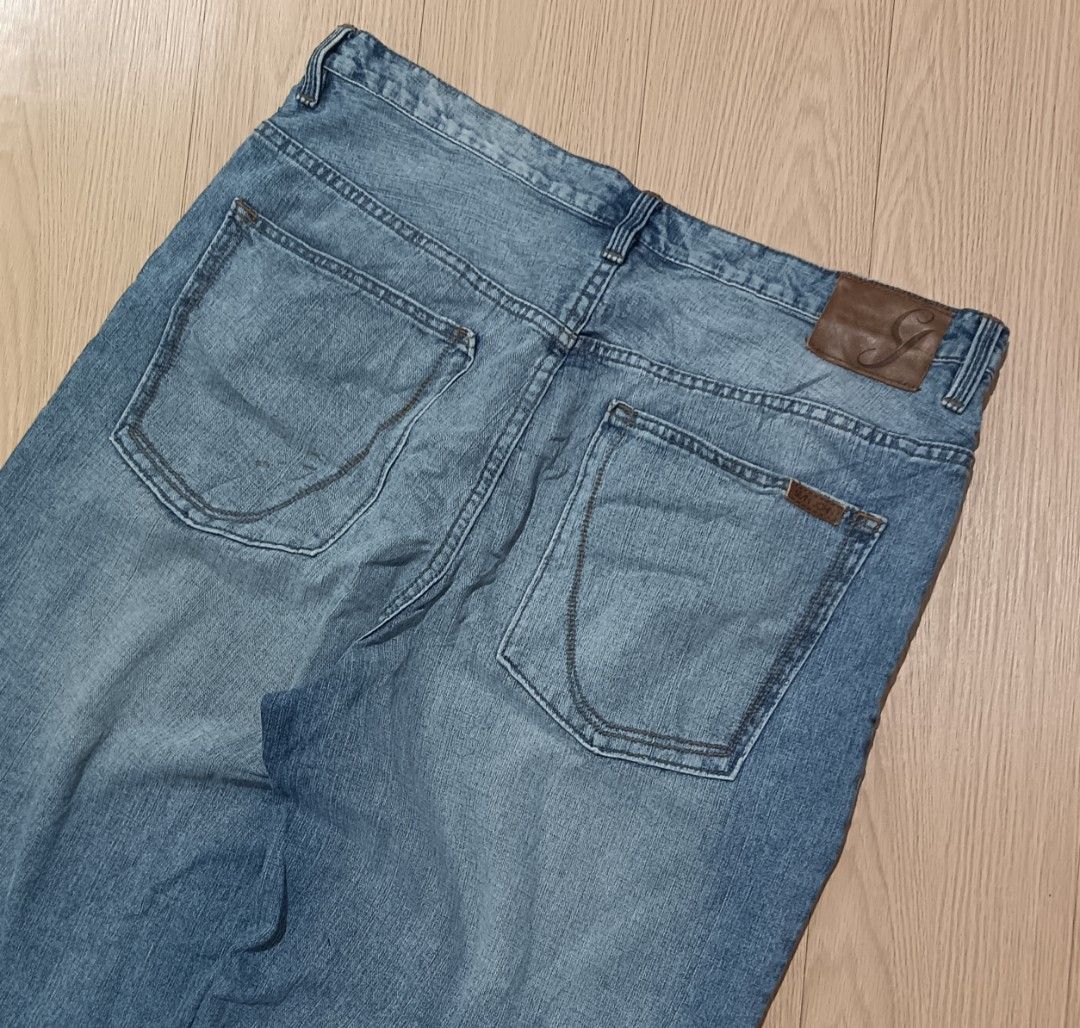 Y2K SEAN JOHN LONG JORTS (Category: Shorts) located in Cavite. Submitted by marcuz.lifestyle (Listing ID 1468317426, Image 3). Description: SIZE:36 ON TAG WAIST: 38 ACTUAL MEASUREMENT VIA TAPE MEASURE LENGTH:28.5 LEG OPENING:12 VERRYGOOD CONDITION ISSUE:MINIMAL STAIN ON THE BACK (WASHABLE) COLOR RATE:9.5/10 MOP:GCASH DELIVERY COURIER:JNT LOCATION:IMUS CAVITE.