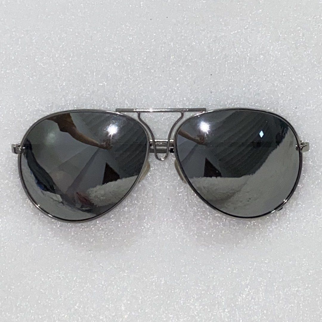 Y8 Sunglasses (Category: Sunglasses & Eyewear) located in Bulacan. Submitted by jexmd (Listing ID 1468298957, Image 1). Description: .