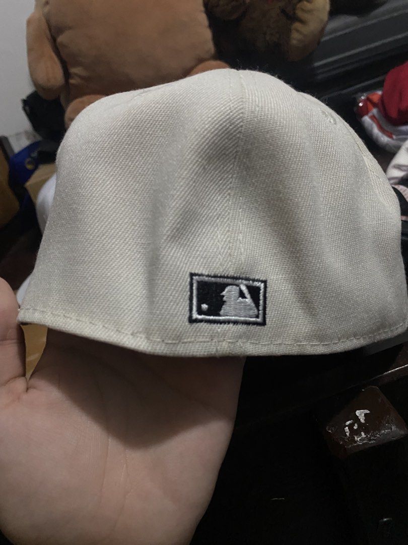 New Era Fitted Cap (Category: Caps & Hats) located in Binan City. Submitted by racksblue (Listing ID 1468442556, Image 2). Description: .