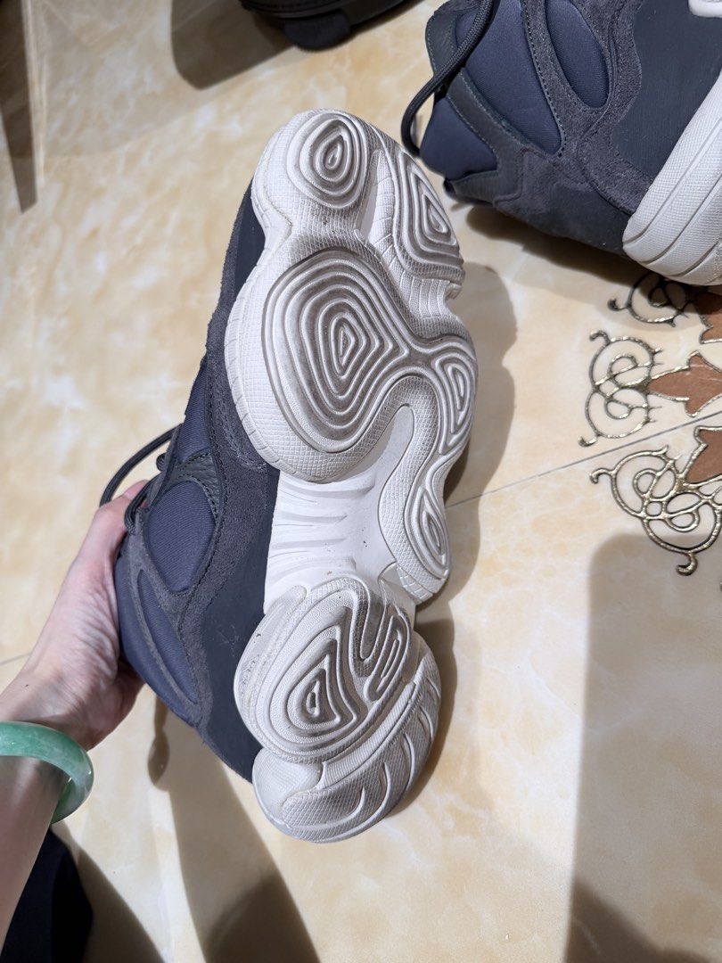 Yeezy shoes (Category: Casual Shoes) located in Manila. Submitted by puremountain-39f9e0 (Listing ID 1468393441, Image 3). Description: .