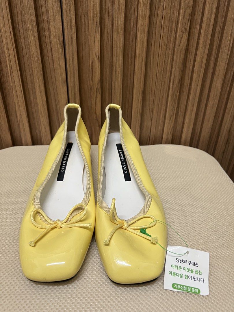 Yellow Shoes (Category: Heels) located in Cebu City. Submitted by mifinity (Listing ID 1468412436, Image 1). Description: Korean - Inspired Shoes Trendy Women's Patent Leather Yellow Heel Square Toe for Office Casual Outfits✨ Size: 37 Note: Mayroon kunting flaws. Makikita po sa pictures. .