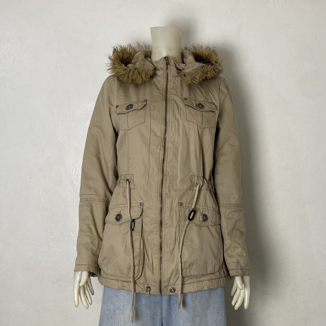 YMI✨ | Taupe Y2k Canva Utility Parka Jacket (Category: Coats, Jackets and Outerwear) located in Bulacan. Submitted by orc.ph (Listing ID 1468399438, Image 2). Description: YMI✨ | Taupe Y2k Canva Utility Parka Jacket Material Used: 50% Cotton 50% Polyester - Taupe - Y2k -Casual -Streetwear -Cold-Resistant -Multi Pocket Layer -Faux-Fur Hood Lining -Faux-Fur Inner Lining -Waist Cinch Drawstring ‎-Size: M -Width: 19” ‎-Length: 25.5” ‎ ‎Ised Condition