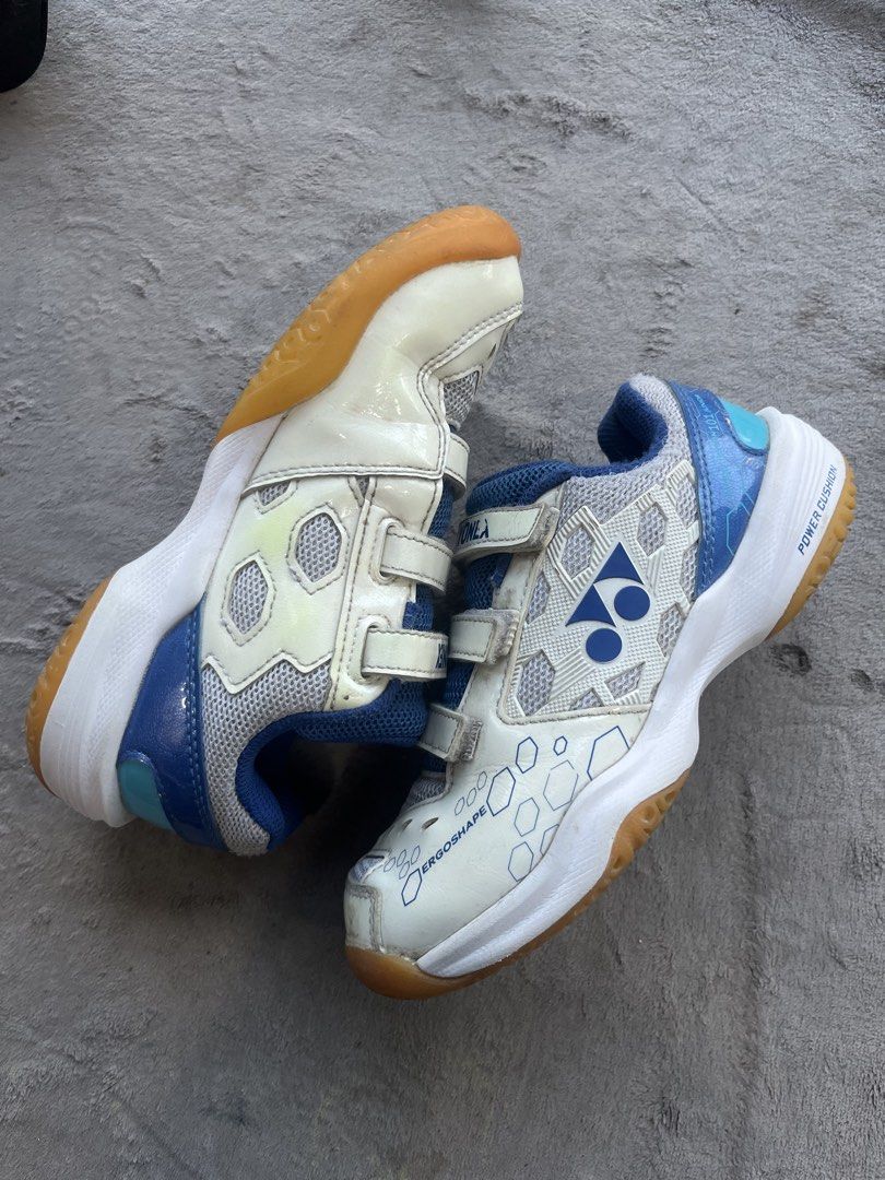 Yonex Power Cushion 101 Junior | Size 35 (Category: Sneakers) located in General Trias. Submitted by zrchustle.604 (Listing ID 1468387281, Image 3). Description: Yonex Power Cushion 101 Junior (Model SHB101JR) badminton shoes in a white and blue colorway..
