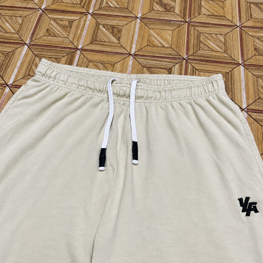 Young LA Sweatpants (Cream) (Category: Joggers) located in San Pablo. Submitted by johnleyba15 (Listing ID 1468344801, Image 2). Description: Young LA Sweatpants (Cream) 750 + shipping kung malayo Size-34 to 40 Overall Goods & Solid Pa 💯 (Honest Issue: May part na may scratches sa ribbings sa may ibaba pero hindi naman sobrang halata lalo na kapag suot na.) 100% Legit Pm na lang sa lahat ng interesado .