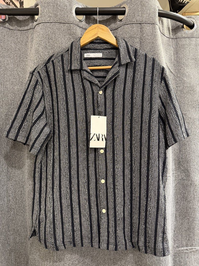 Zara - Textured Open Collar S/S Shirt (Category: Tshirts & Polo Shirts ) located in Makati City. Submitted by dailypickups_ (Listing ID 1468417601, Image 1). Description: Size: M Condition: 10/10 Material: 100% Cotton.