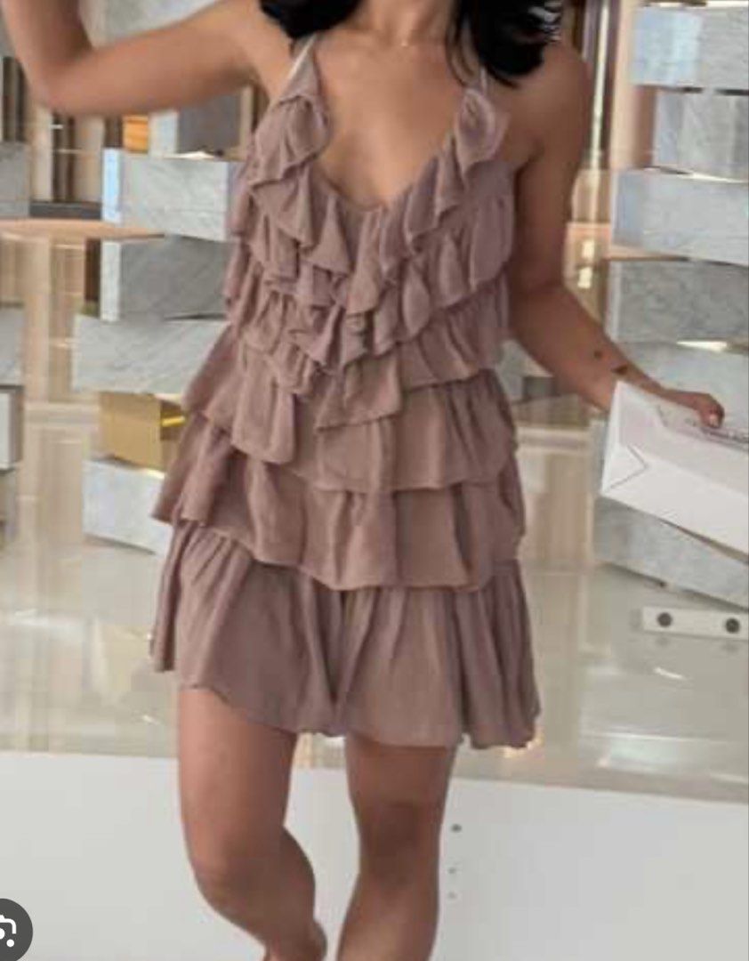Zara Backless Ruffle Halter Neck Dress (Category: Dresses) located in Concepcion. Submitted by _foryou (Listing ID 1468451782, Image 1). Description: SOOO PRETTY! ONLY WORN ONCE backless also!.