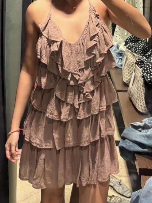 Zara Backless Ruffle Halter Neck Dress (Category: Dresses) located in Concepcion. Submitted by _foryou (Listing ID 1468451782, Image 2). Description: SOOO PRETTY! ONLY WORN ONCE backless also!.